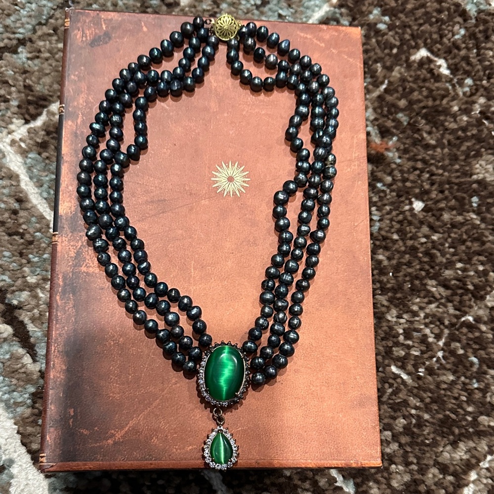 Vinyage Triple-Strand peacock Pearl Necklace with Green Pendant